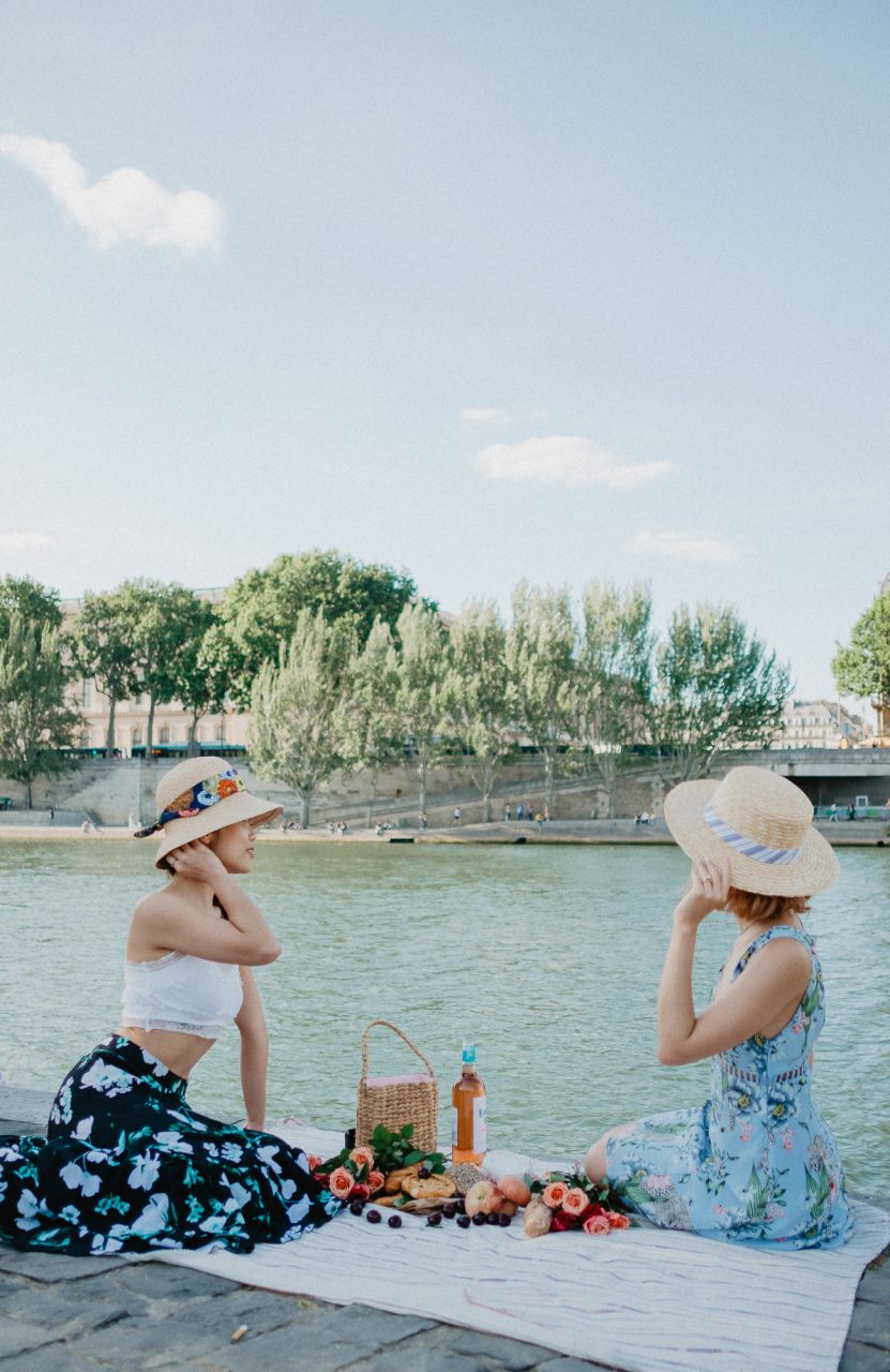 Picnic in Paris blogger Quai de Seine linhbaybong