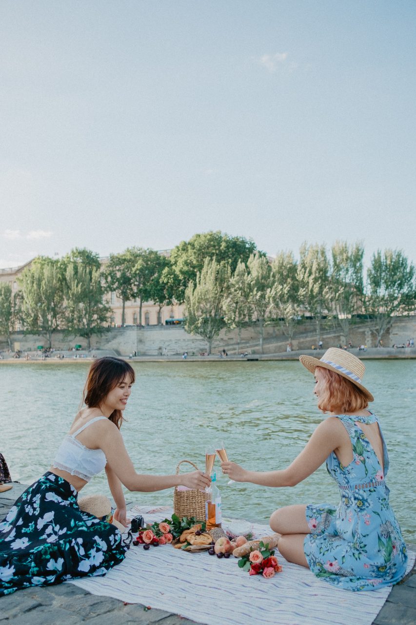 Picnic in Paris blogger Quai de Seine linhbaybong