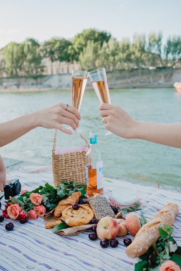 Picnic in Paris blogger Quai de Seine linhbaybong