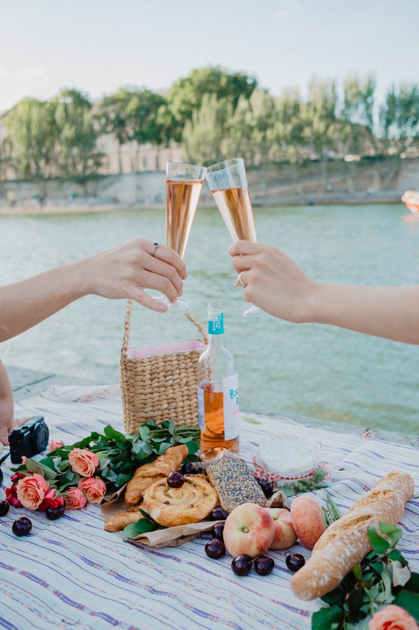 Picnic in Paris blogger Quai de Seine linhbaybong