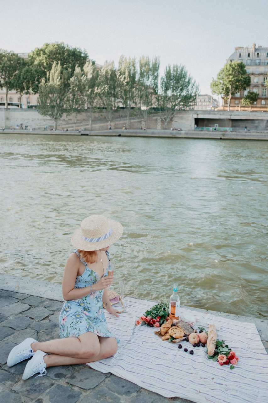Picnic in Paris blogger Quai de Seine linhbaybong