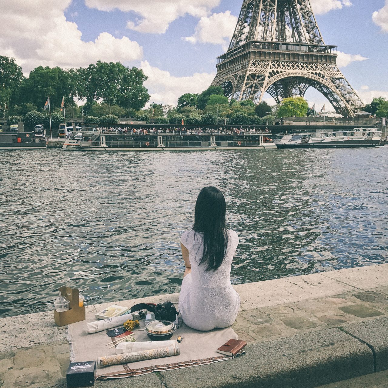 Picnic in Paris blogger Quai de Seine Eiffel Tower linhbaybong