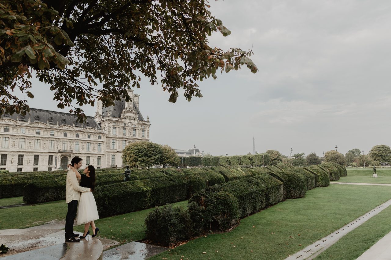 Couple photography at Jardin des Tuilleries