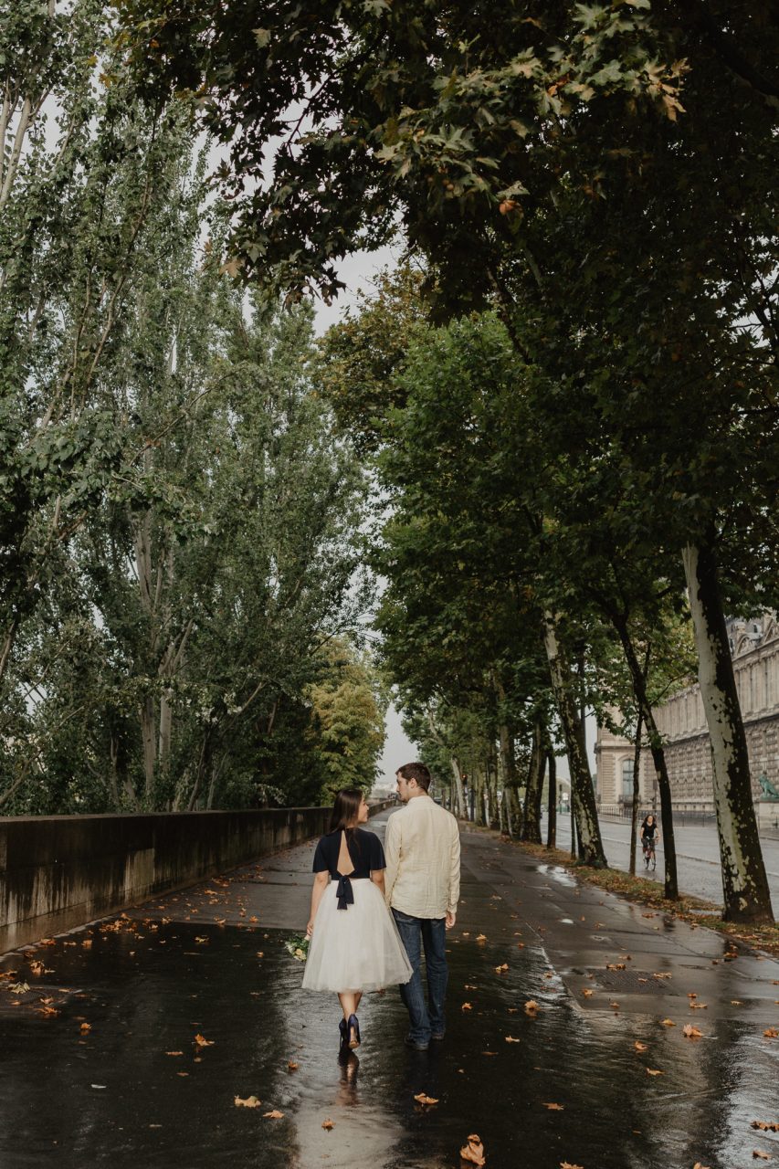 Couple photography Seine river Paris