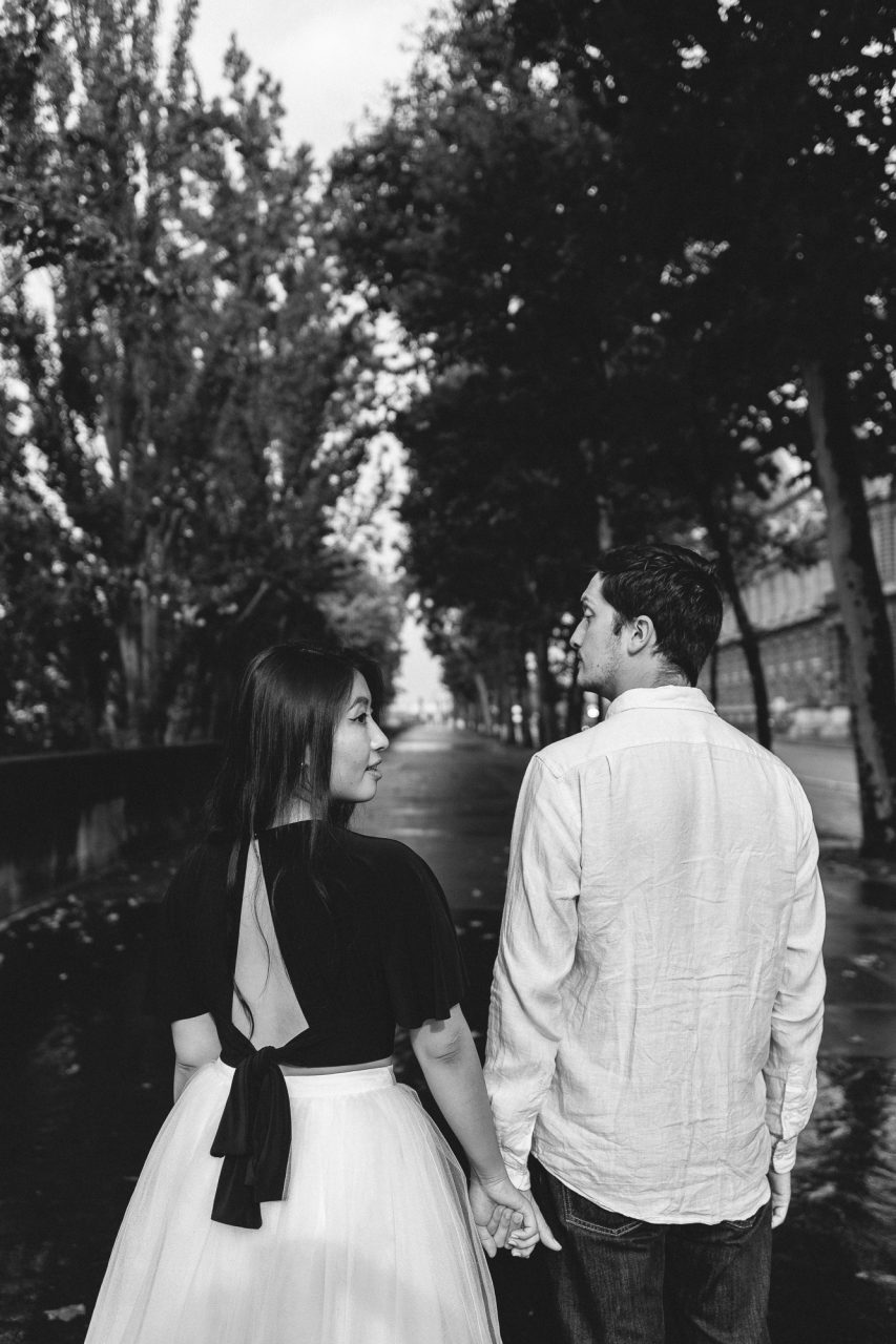 Couple photography Seine river Paris