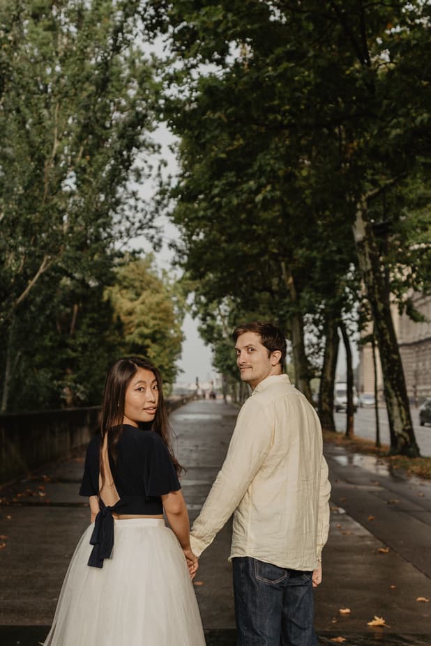 Couple photography Seine river Paris
