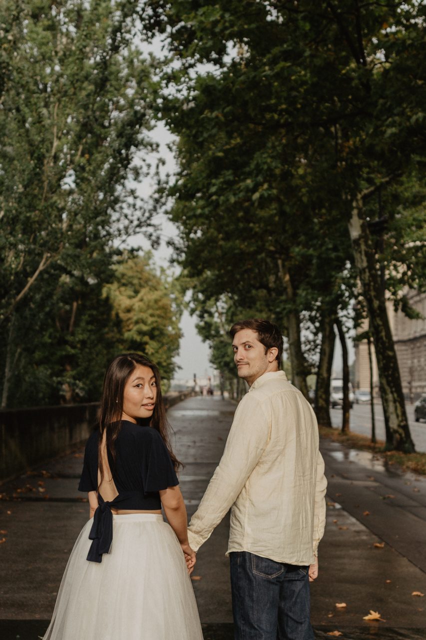 Couple photography Seine river Paris