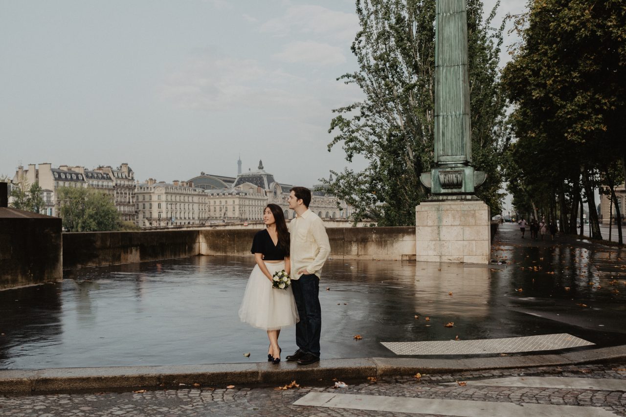 Couple photography Seine river Paris