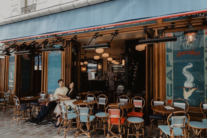 Couple in a Parisian cafe