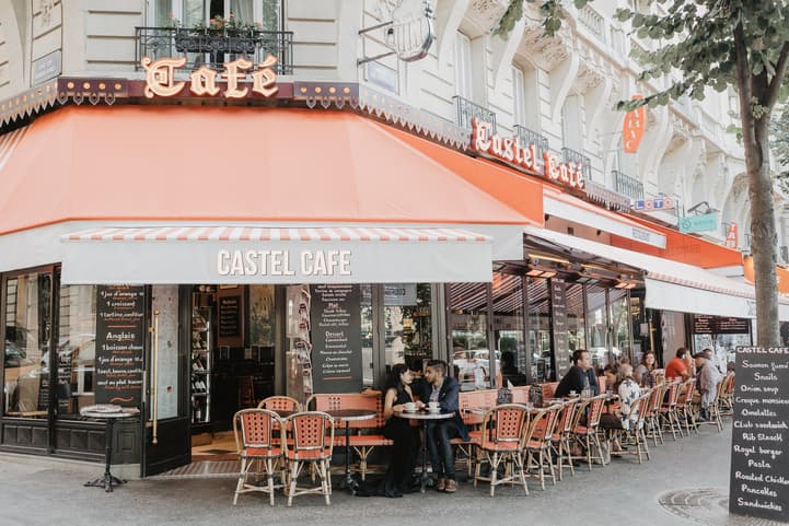 Couple Parisian cafe photography