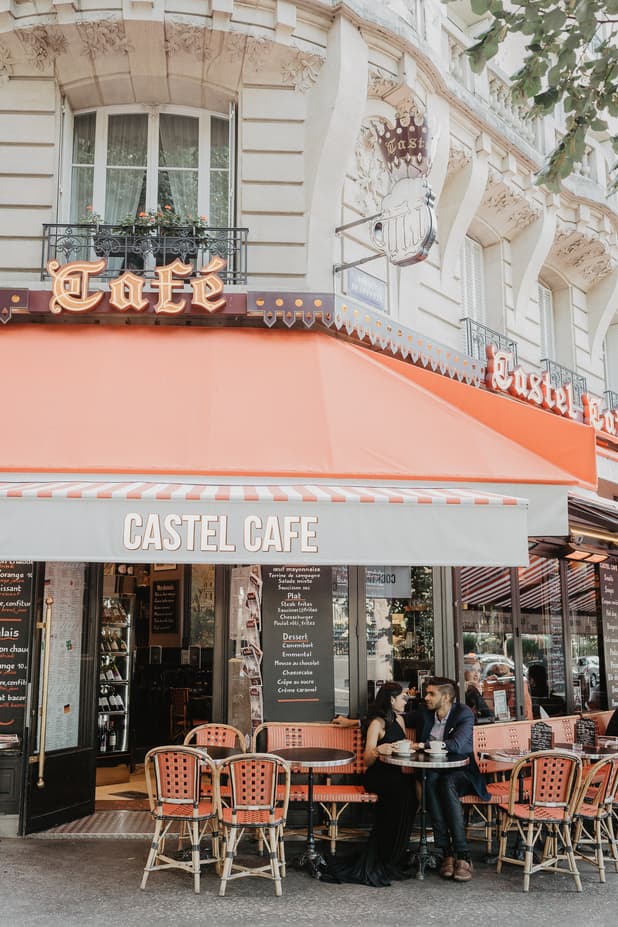 Couple Parisian cafe photography