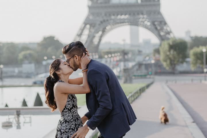kiss surprise proposal photography paris