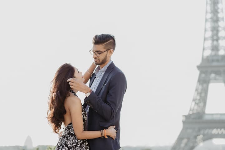 Eiffel tower Surprise proposal Paris photographer