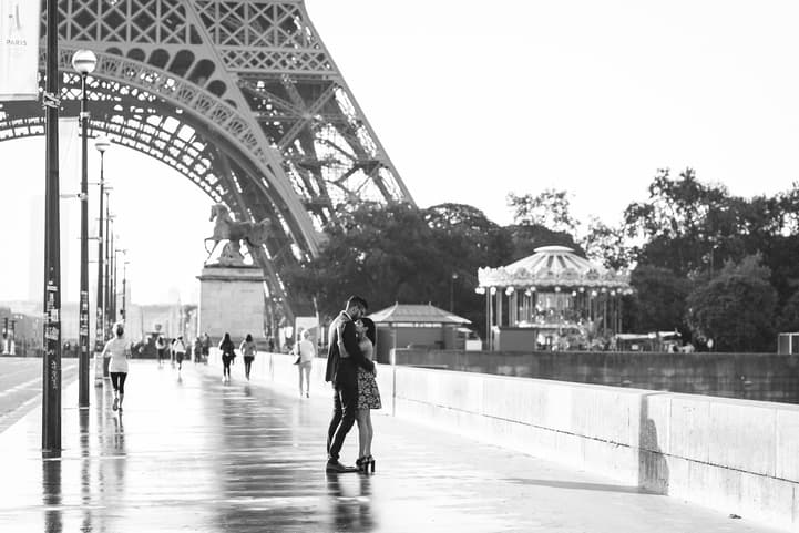 Black and white Couple Paris Photography Eiffel