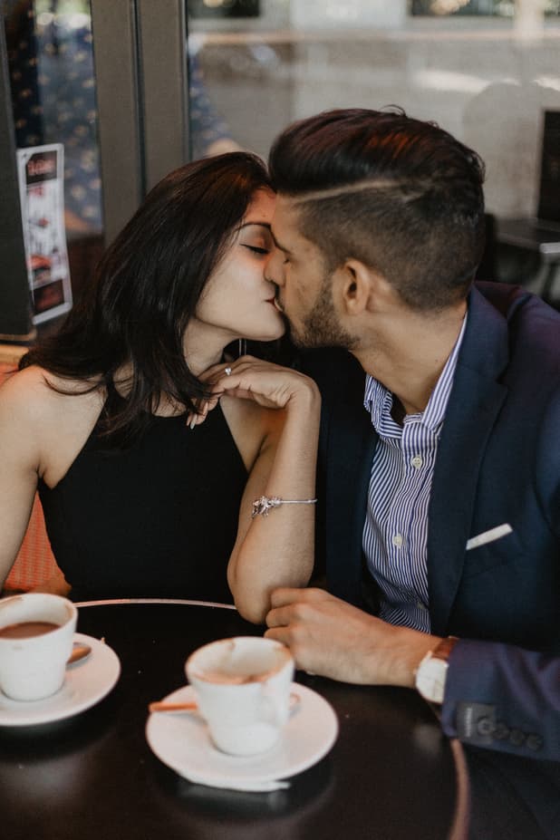 Couple portrait Paris photography cafe