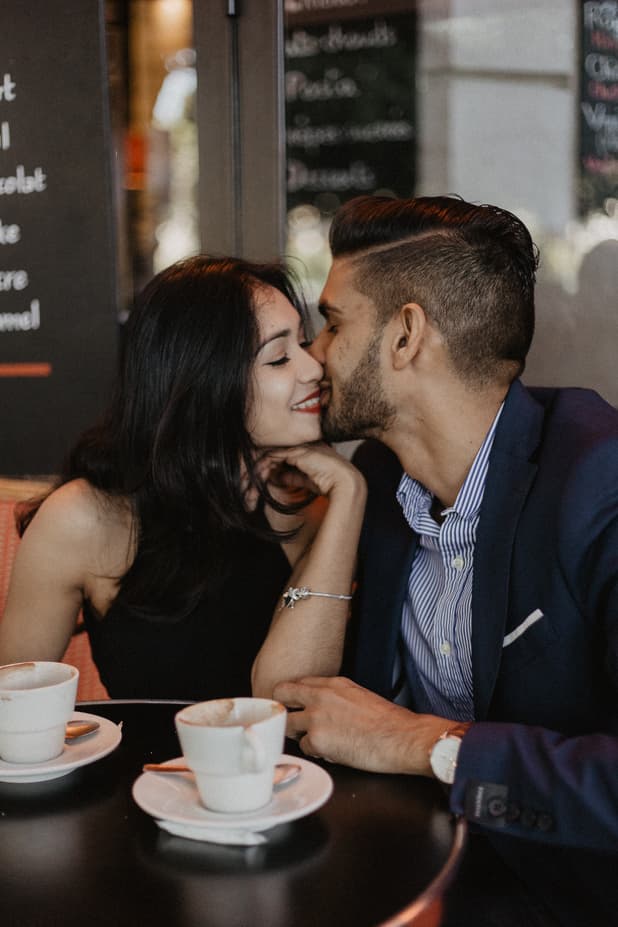 Couple portrait Paris photography cafe