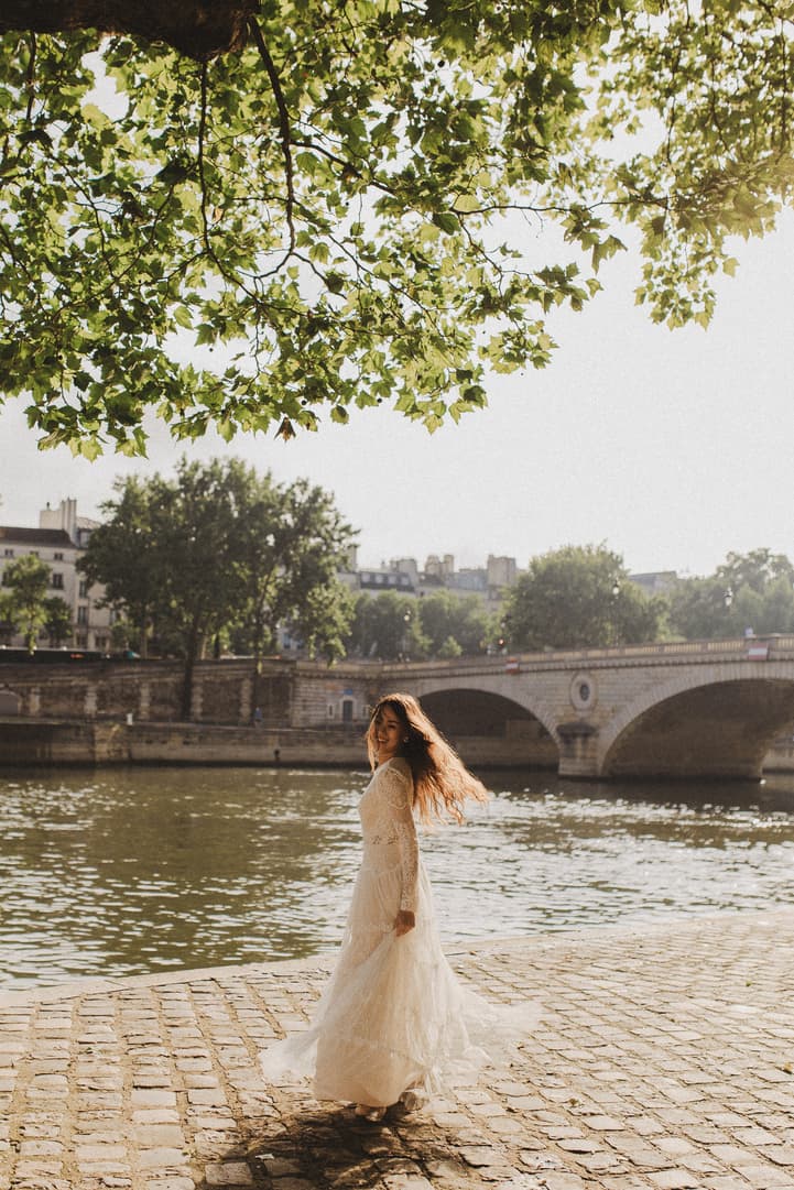 Paris Seine river pre-wedding Ile saint louis