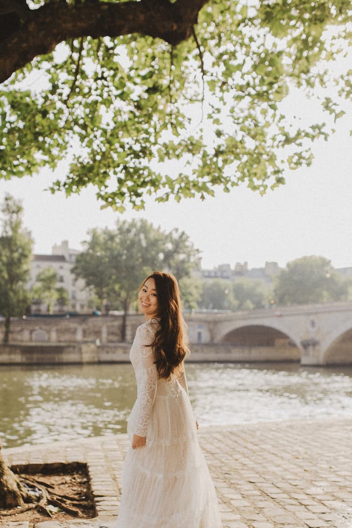Paris Seine river pre-wedding Ile saint louis