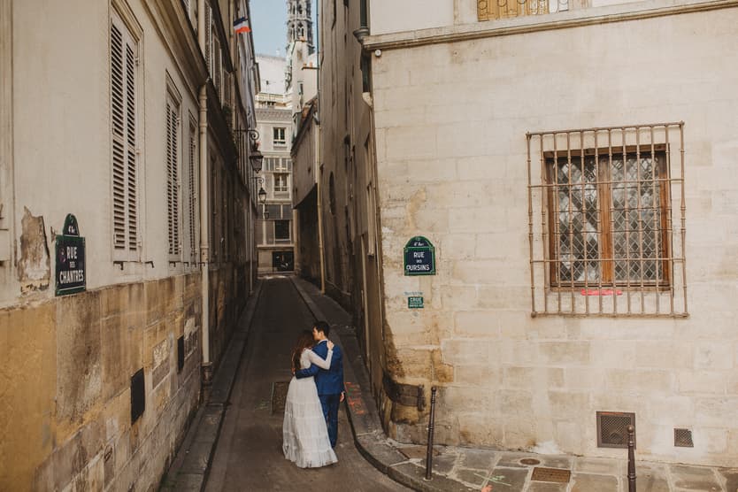Paris Seine river pre-wedding Ile saint louis