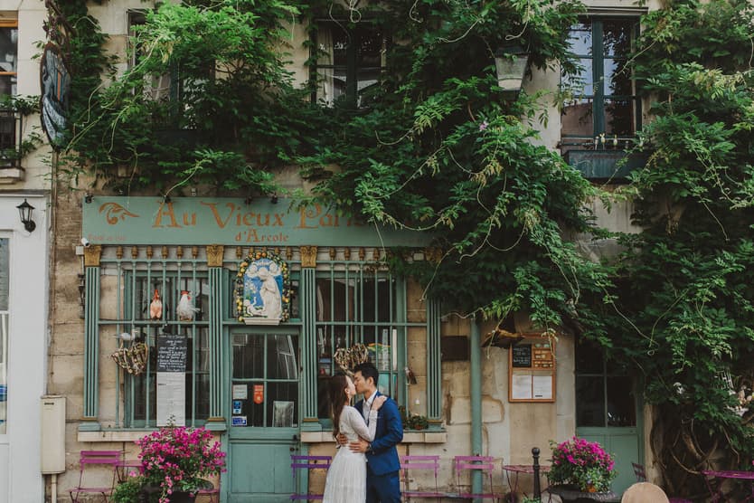 Paris Seine river pre-wedding Ile saint louis