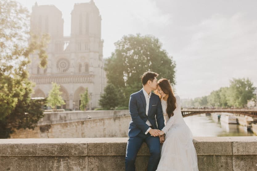 Paris Seine river pre-wedding Ile saint louis