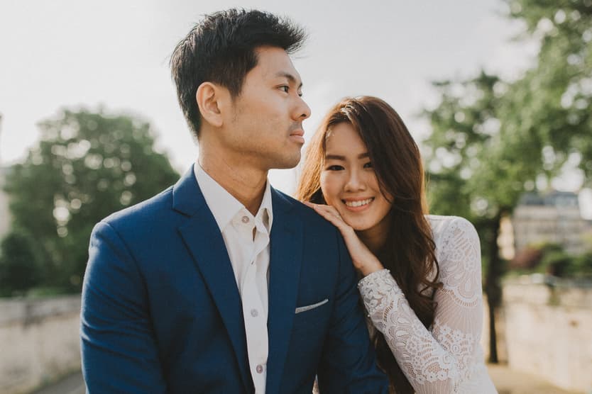 Paris pre-wedding Ile saint louis portrait