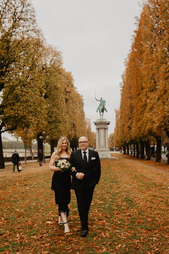 Autumn paris couple photo