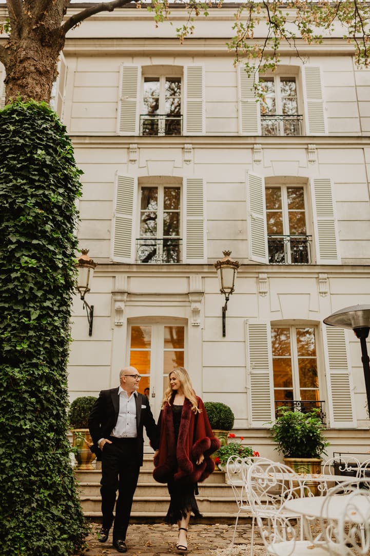 Hotel Particulier Montmartre couple photo paris autumn