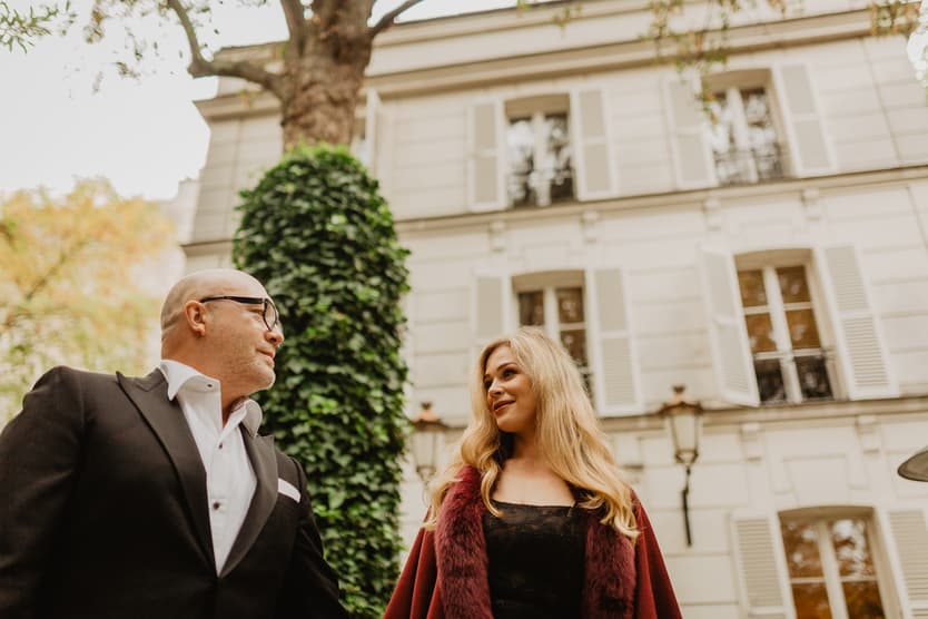 Hotel Particulier Montmartre couple photo paris autumn