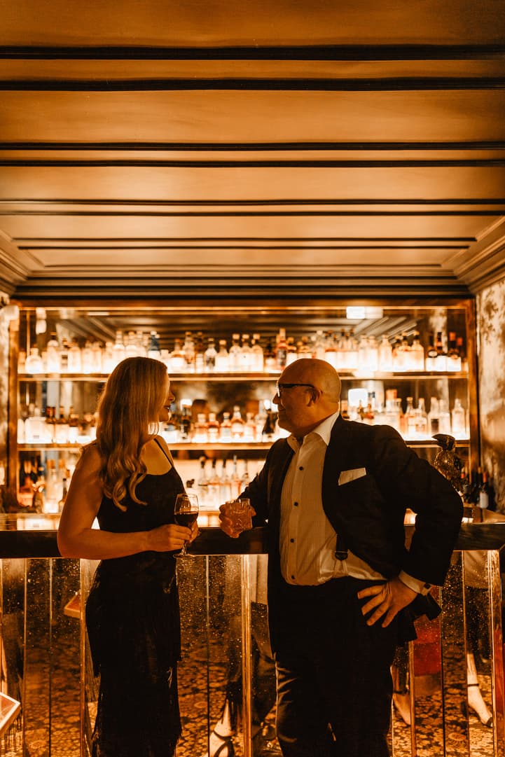 Hotel Particulier Montmartre couple photo paris autumn