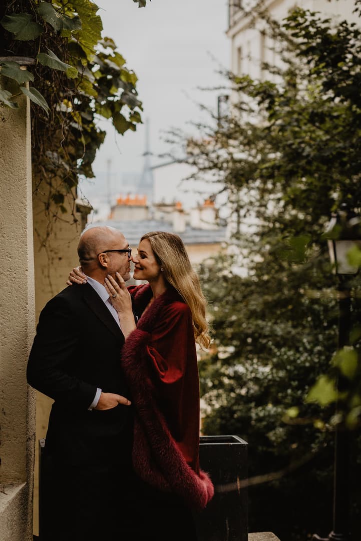 Hotel Particulier Montmartre couple photo paris autumn