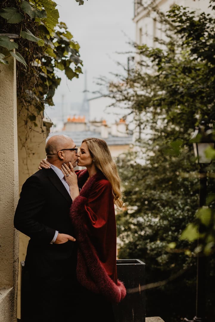 Hotel Particulier Montmartre couple photo paris autumn