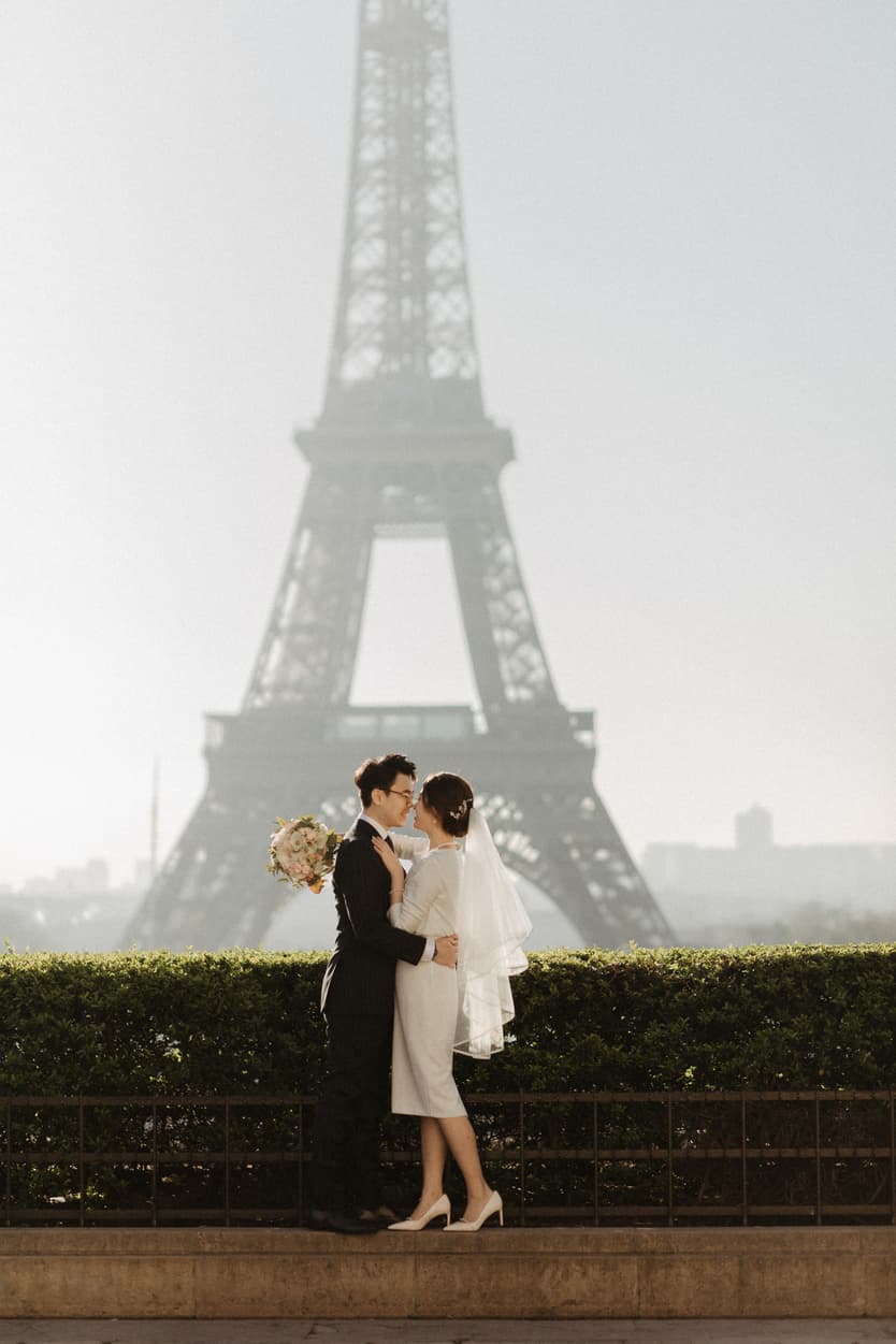 Couple wedding paris eiffel tower