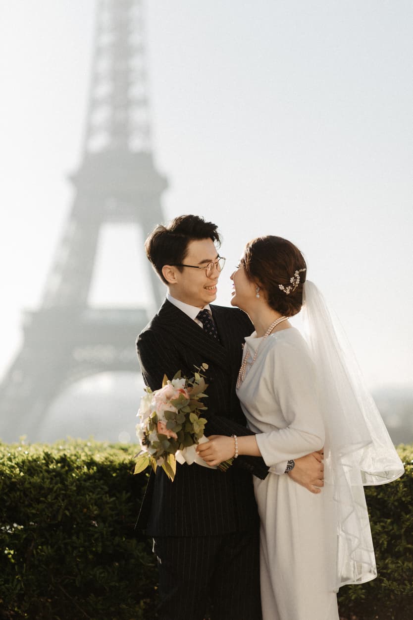 Couple wedding paris eiffel tower