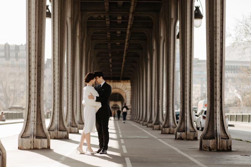 Paris Wedding street style couple bir hakeim
