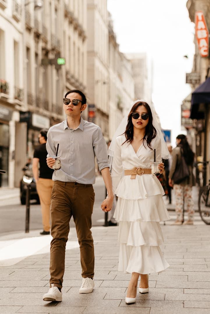 couple walking in paris with bubble tea