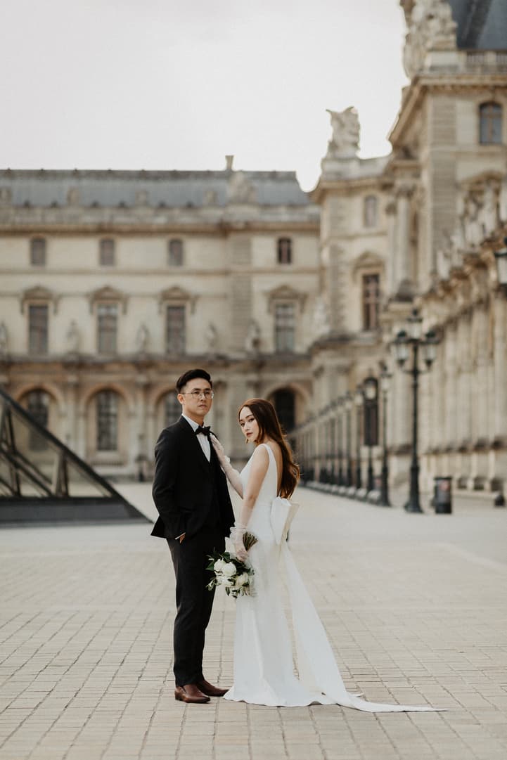 Engagement photo at the Louvre, Paris