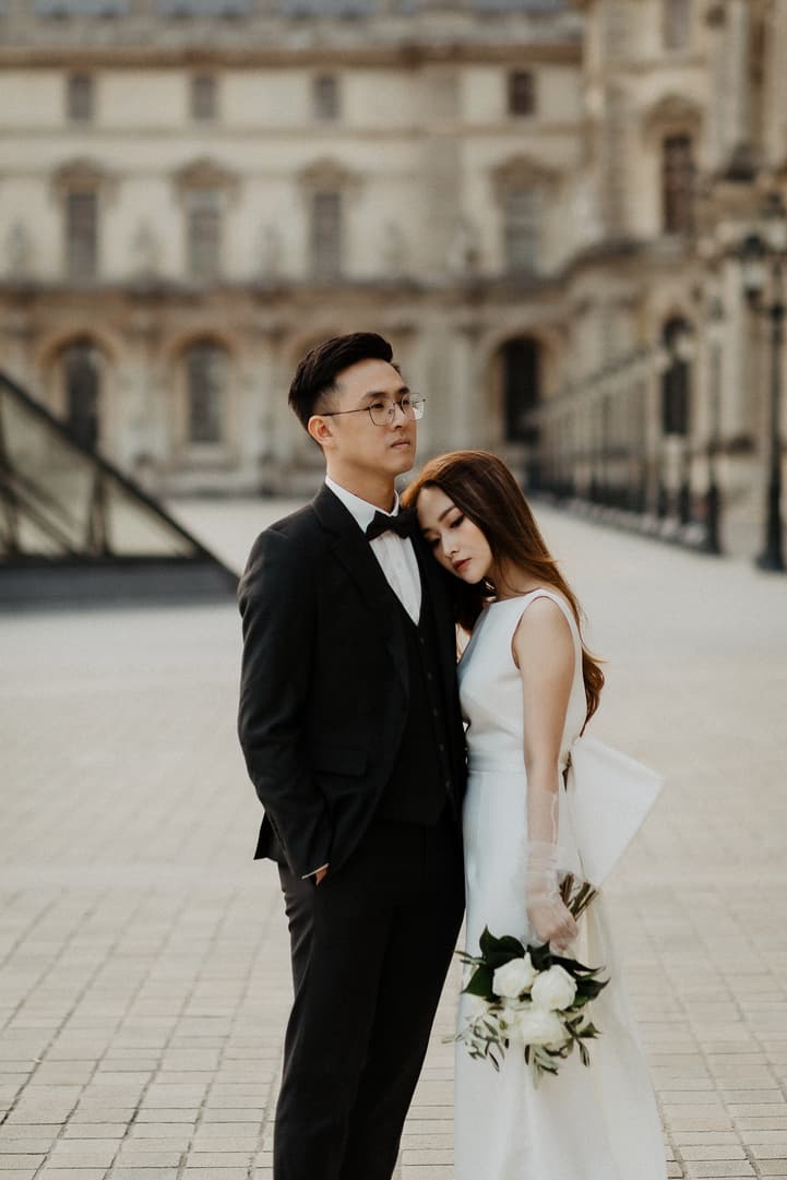 Engagement photo at the Louvre, Paris