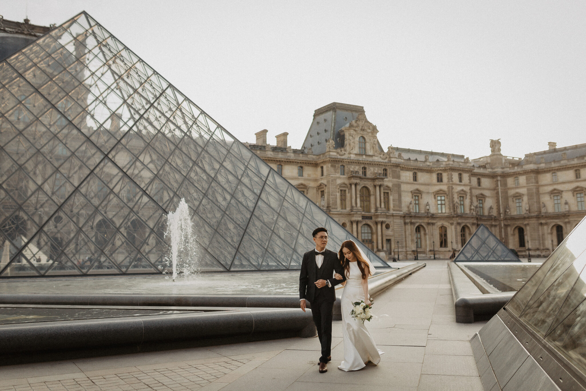 Engagement photo at the Louvre, Paris