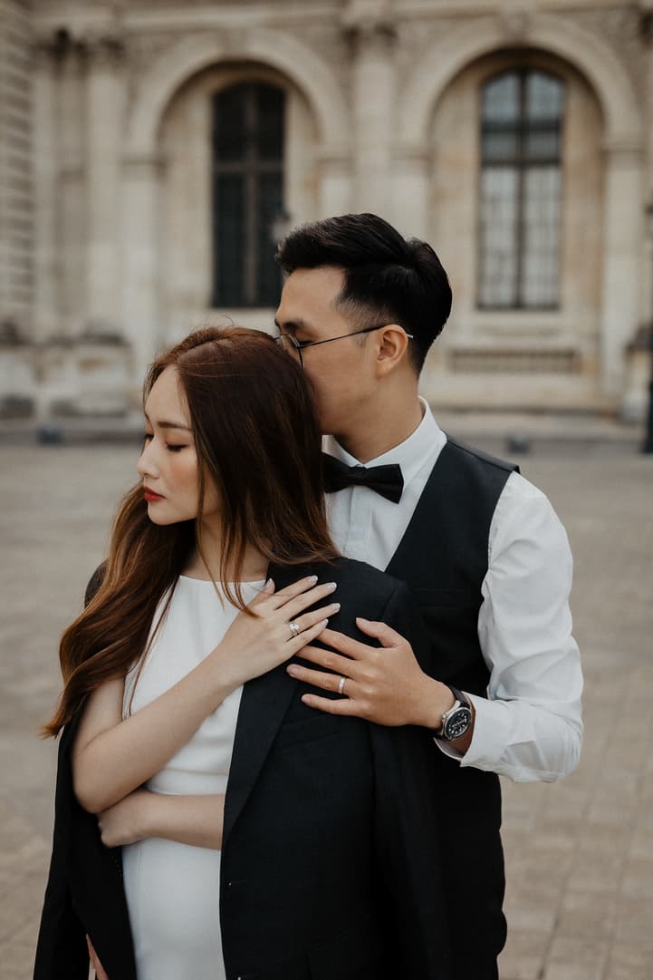 Engagement photo at the Louvre, Paris