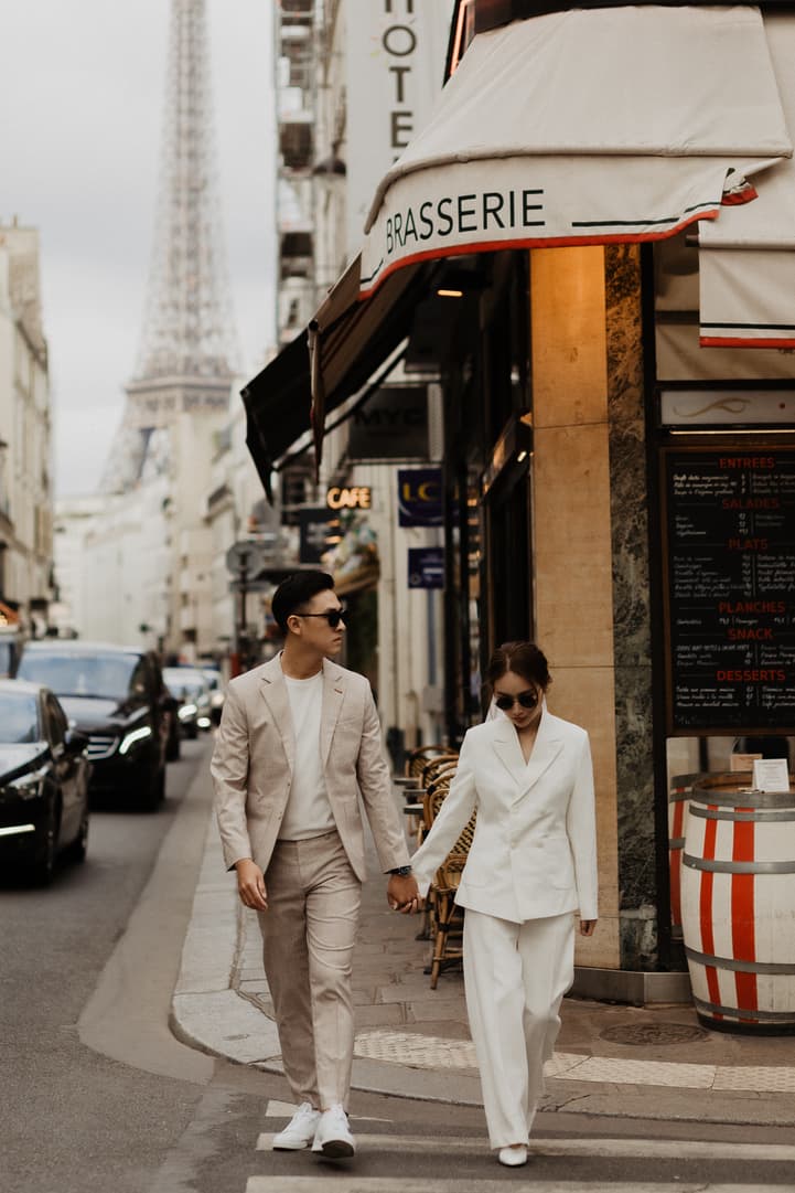 engagement photoshoot in Paris with Eiffel Tower