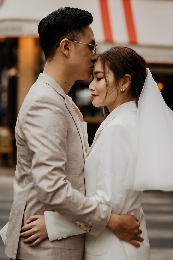 engagement photoshoot in Paris with Eiffel Tower