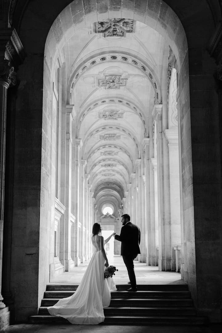 paris elopement wedding photographer louvre museum