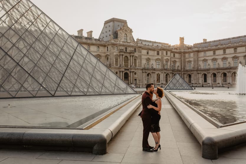 paris engagement photographer louvre
