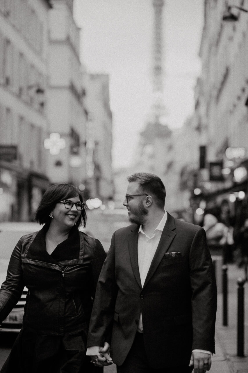 Paris elopement photographer eiffel tower sunset