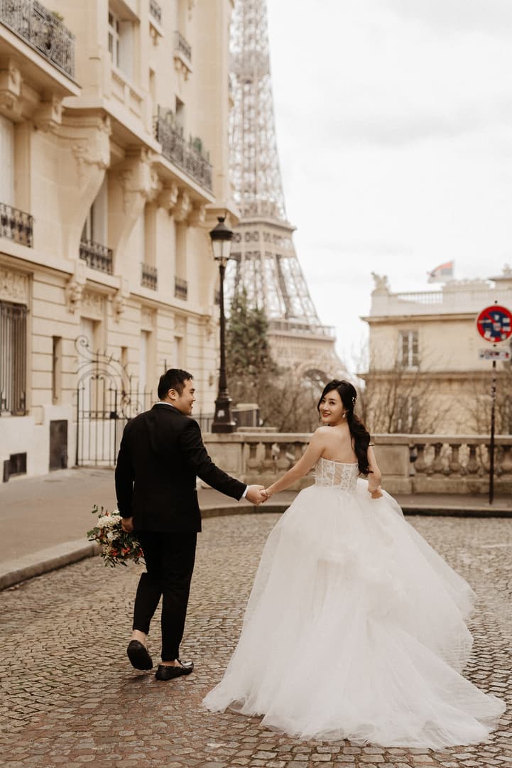 Paris wedding photographer Eiffel tower