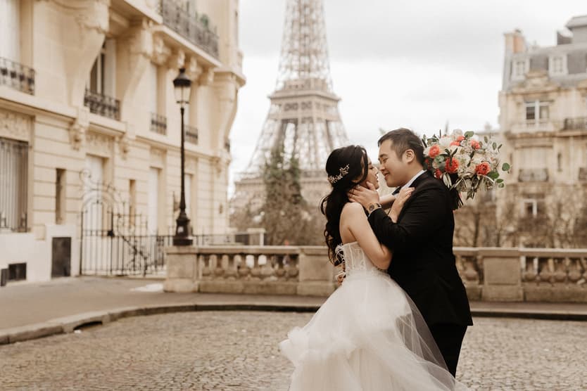 Paris pre-wedding photographer Eiffel tower