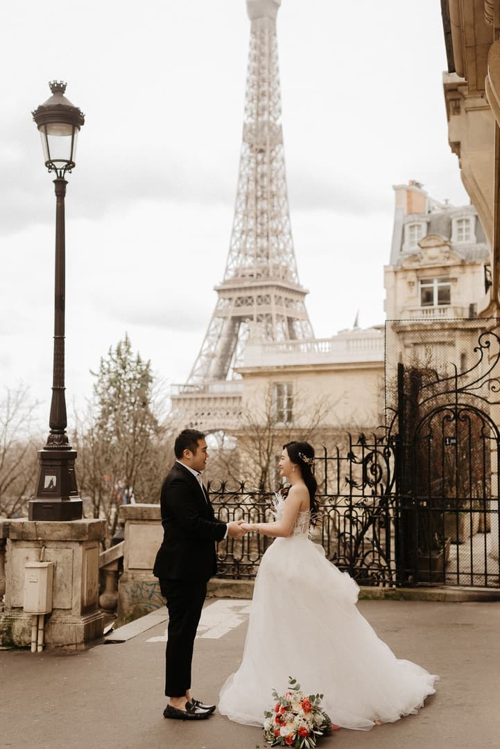Paris elopement photographer Eiffel tower