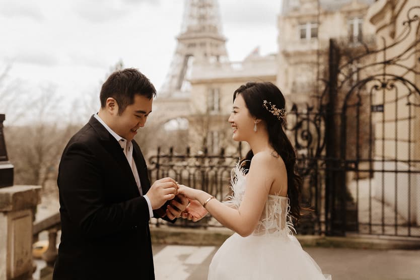 Paris wedding photographer Eiffel tower