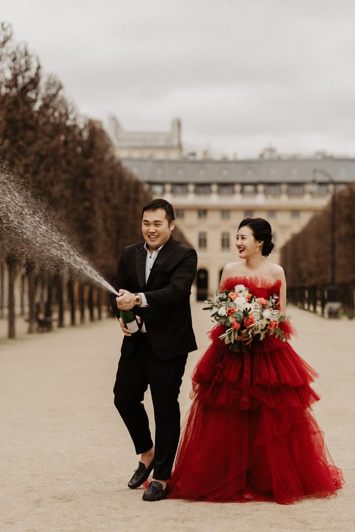 Paris wedding photographer champagne